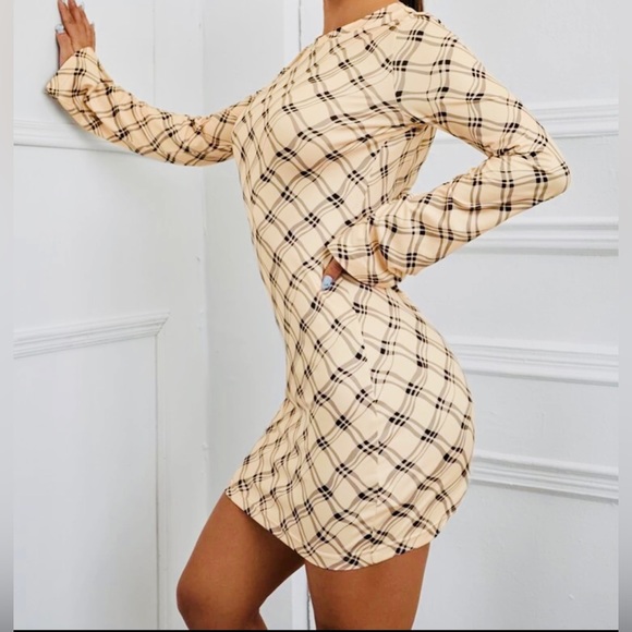 Plaid Dress with Flared Sleeves M - Picture 4 of 15